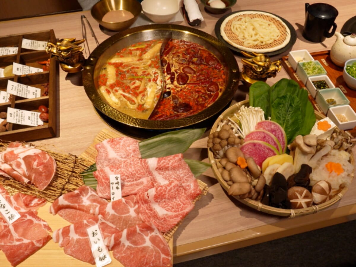 贅沢なお肉を旨辛鍋で！女性に大人気の薬膳火鍋が味わえる「温故知新 宮崎店」